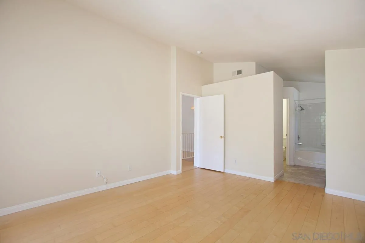 5558 Renaissance Avenue, Unit 1 San Diego, CA 92122 - Photo 12 of 36