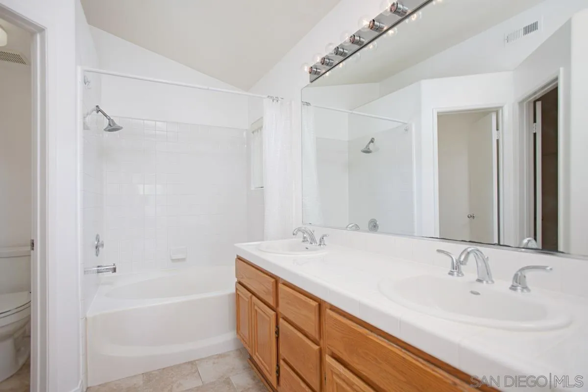 5558 Renaissance Avenue, Unit 1 San Diego, CA 92122 - Photo 14 of 36