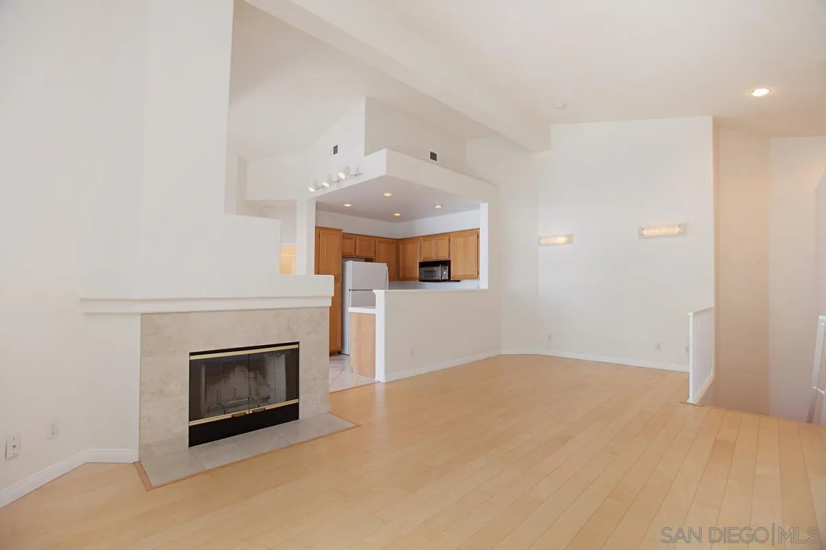 5558 Renaissance Avenue, Unit 1 San Diego, CA 92122 - Photo 3 of 36