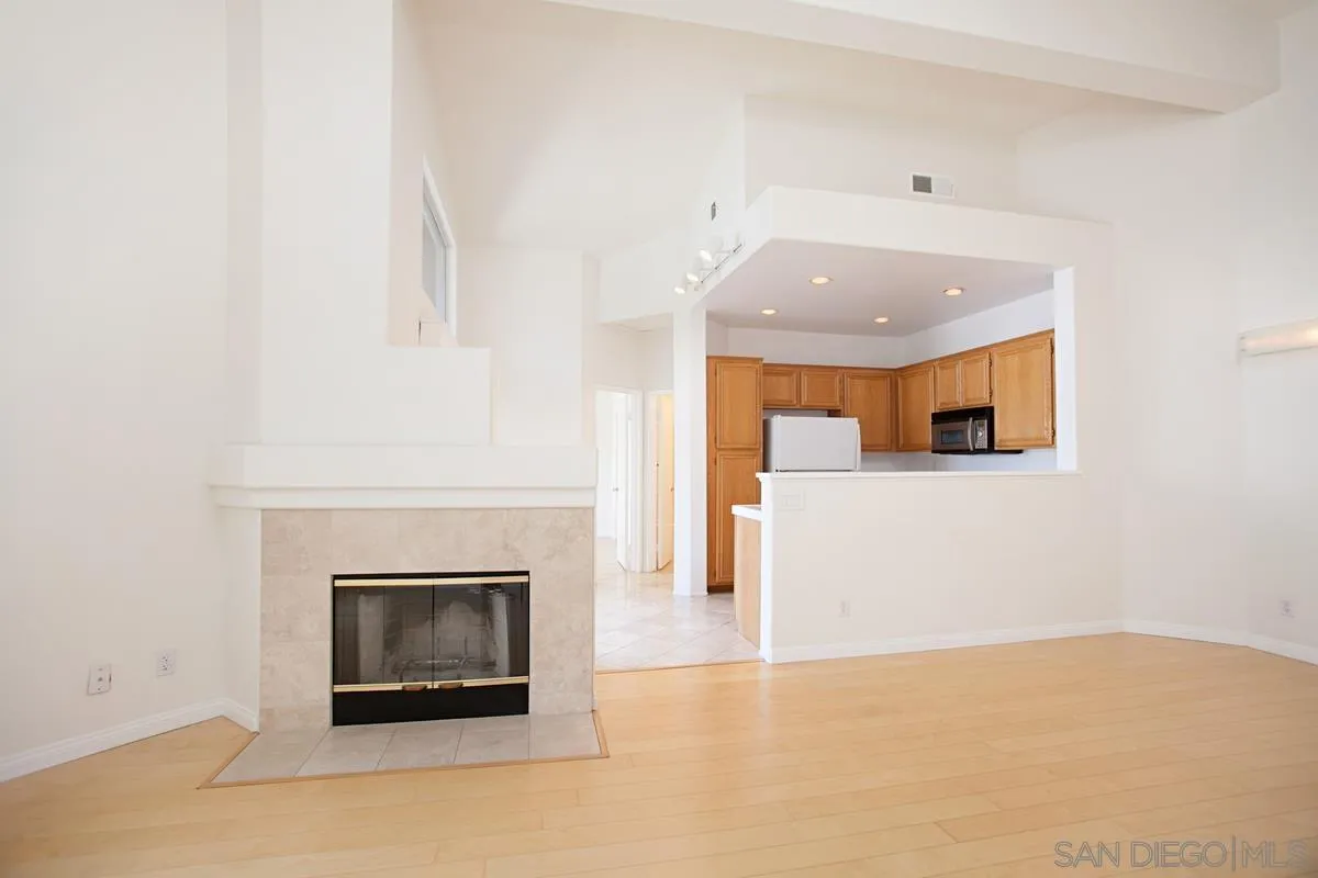 5558 Renaissance Avenue, Unit 1 San Diego, CA 92122 - Photo 5 of 36