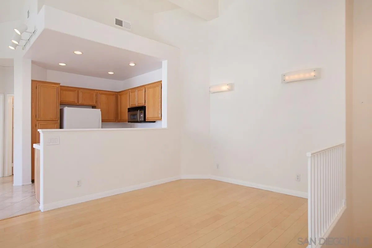 5558 Renaissance Avenue, Unit 1 San Diego, CA 92122 - Photo 7 of 36