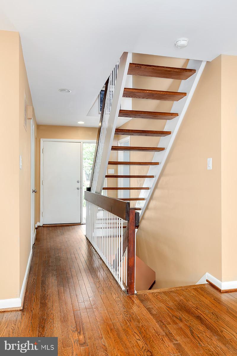 2044 Golf Course Drive Reston, VA 20191 - Photo 2 of 30 Interior (General)