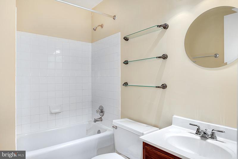 2044 Golf Course Drive Reston, VA 20191 - Photo 16 of 30 Bath
