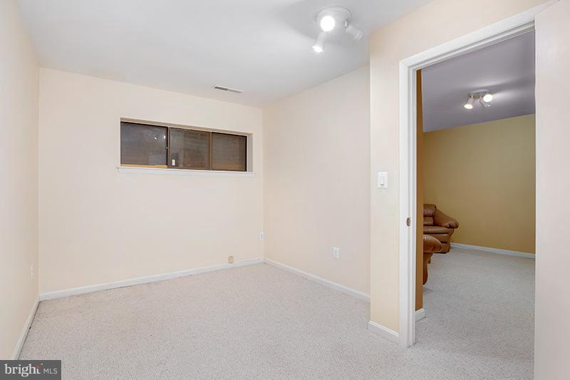 2044 Golf Course Drive Reston, VA 20191 - Photo 19 of 30 Interior (General)