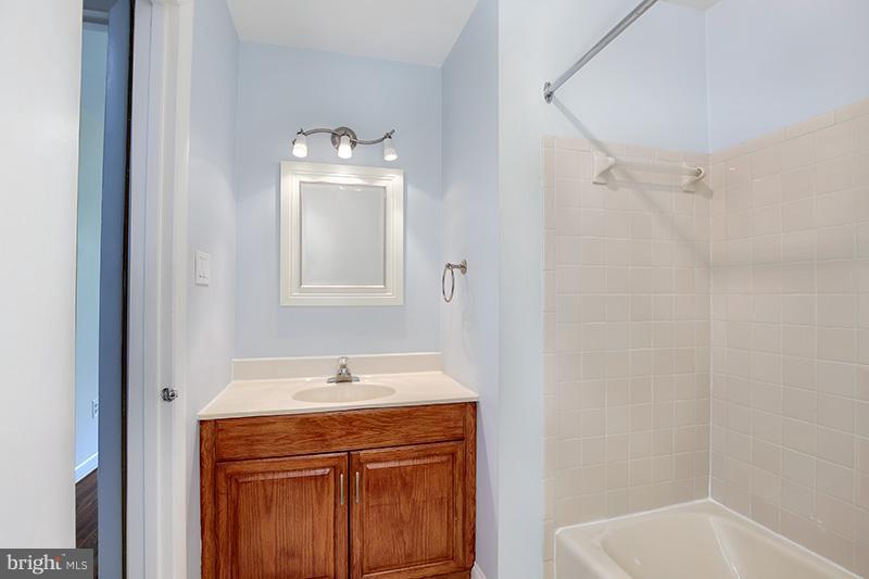 2044 Golf Course Drive Reston, VA 20191 - Photo 21 of 30 Bath