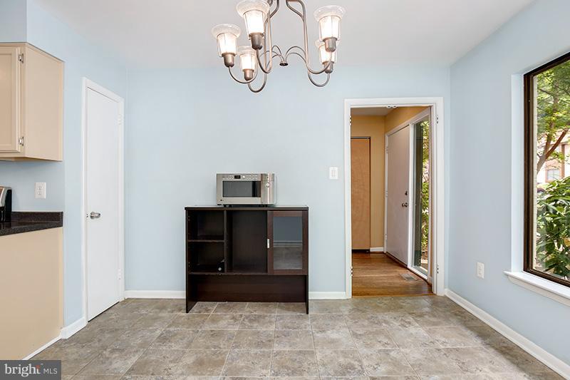 2044 Golf Course Drive Reston, VA 20191 - Photo 5 of 30 Interior (General)