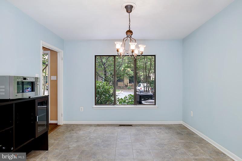 2044 Golf Course Drive Reston, VA 20191 - Photo 6 of 30 Interior (General)