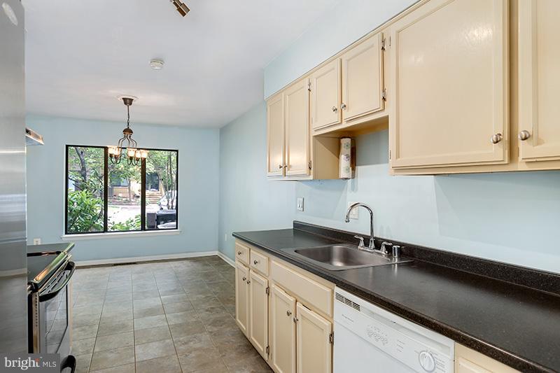 2044 Golf Course Drive Reston, VA 20191 - Photo 9 of 30 Kitchen