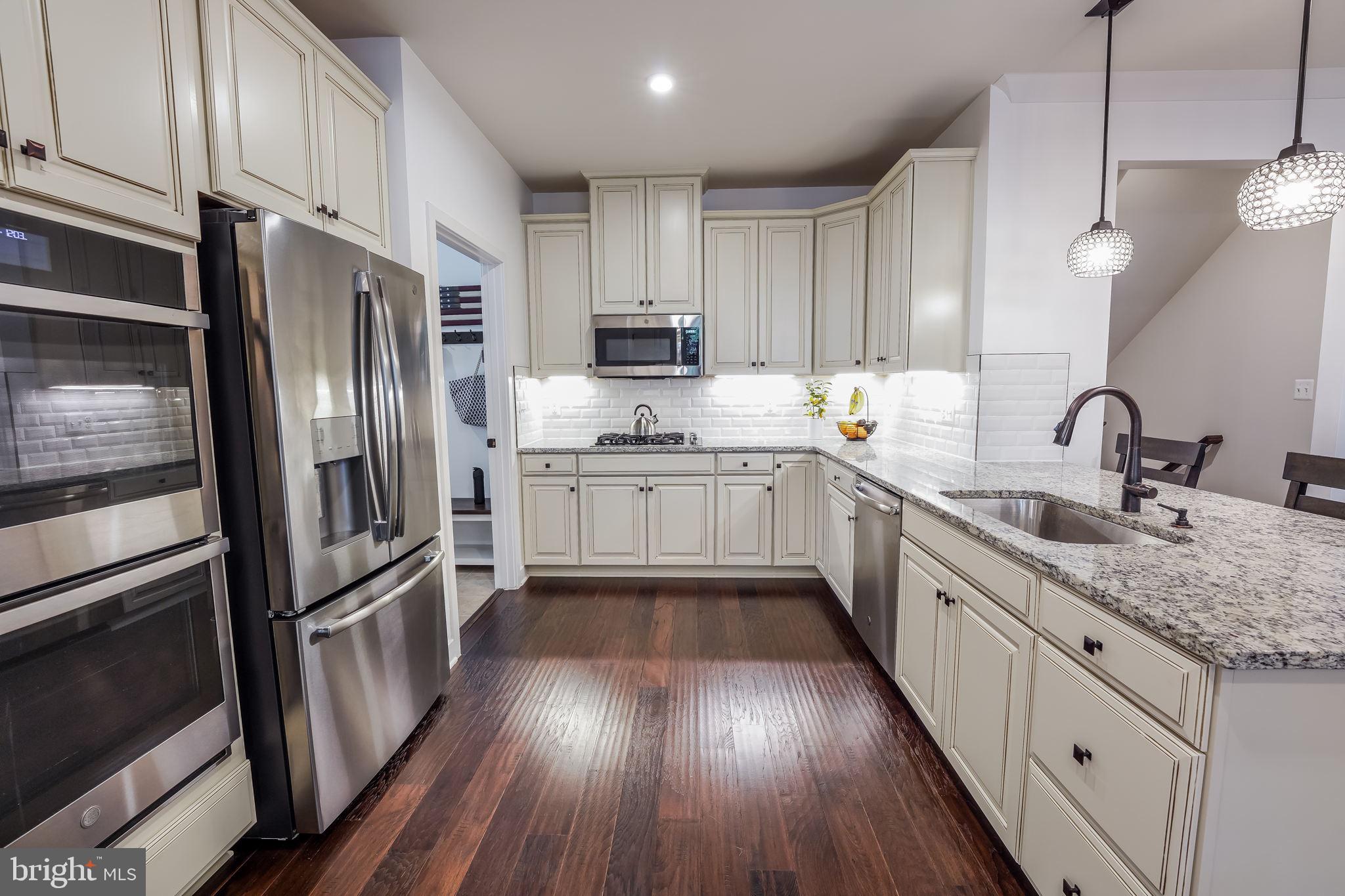 18216 Red Mulberry Road Dumfries, VA 22026 - Photo 8 of 67 subway tile backsplash, and undercabinet lighting,