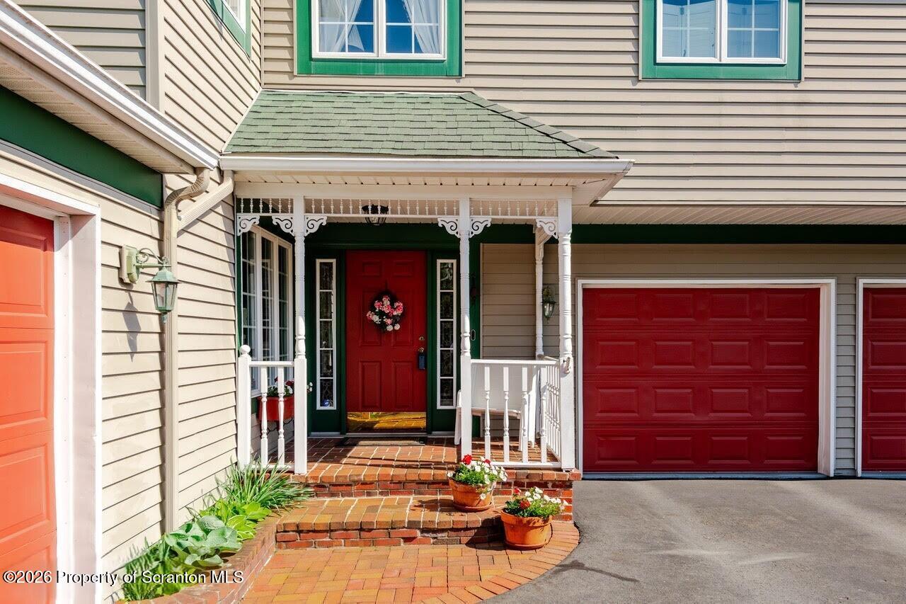 11 Rice Drive Dallas, PA 18612 - Photo 3 of 82 3