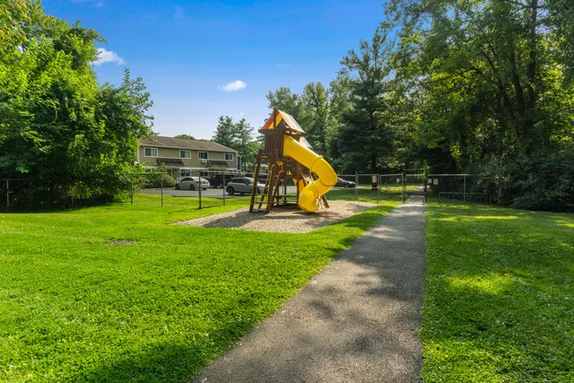 $2,400 | 8 Rose Lane, Unit 105, Danbury, CT 06811