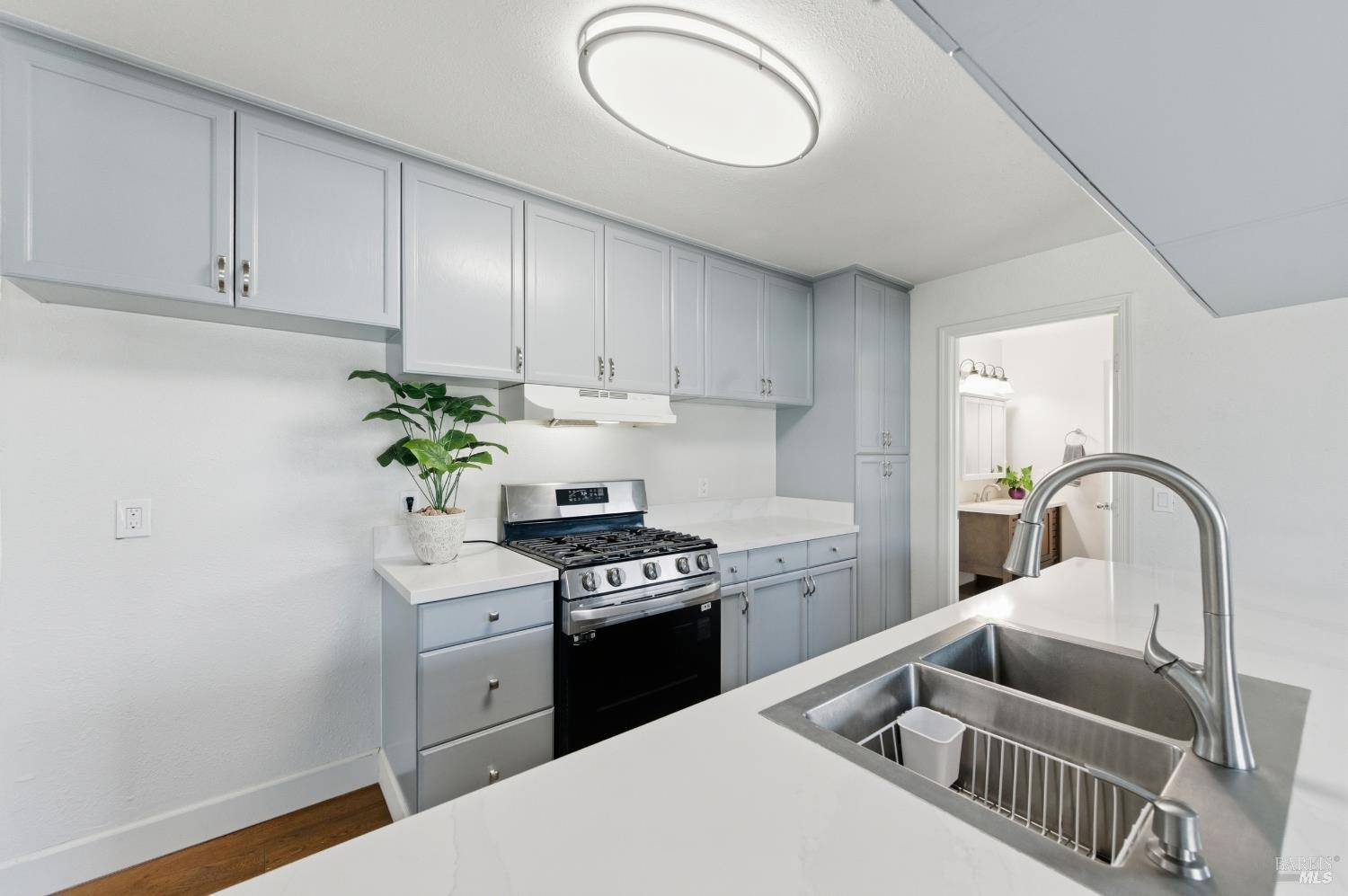 2049 Swan Way Fairfield, CA 94533 - Photo 14 of 36