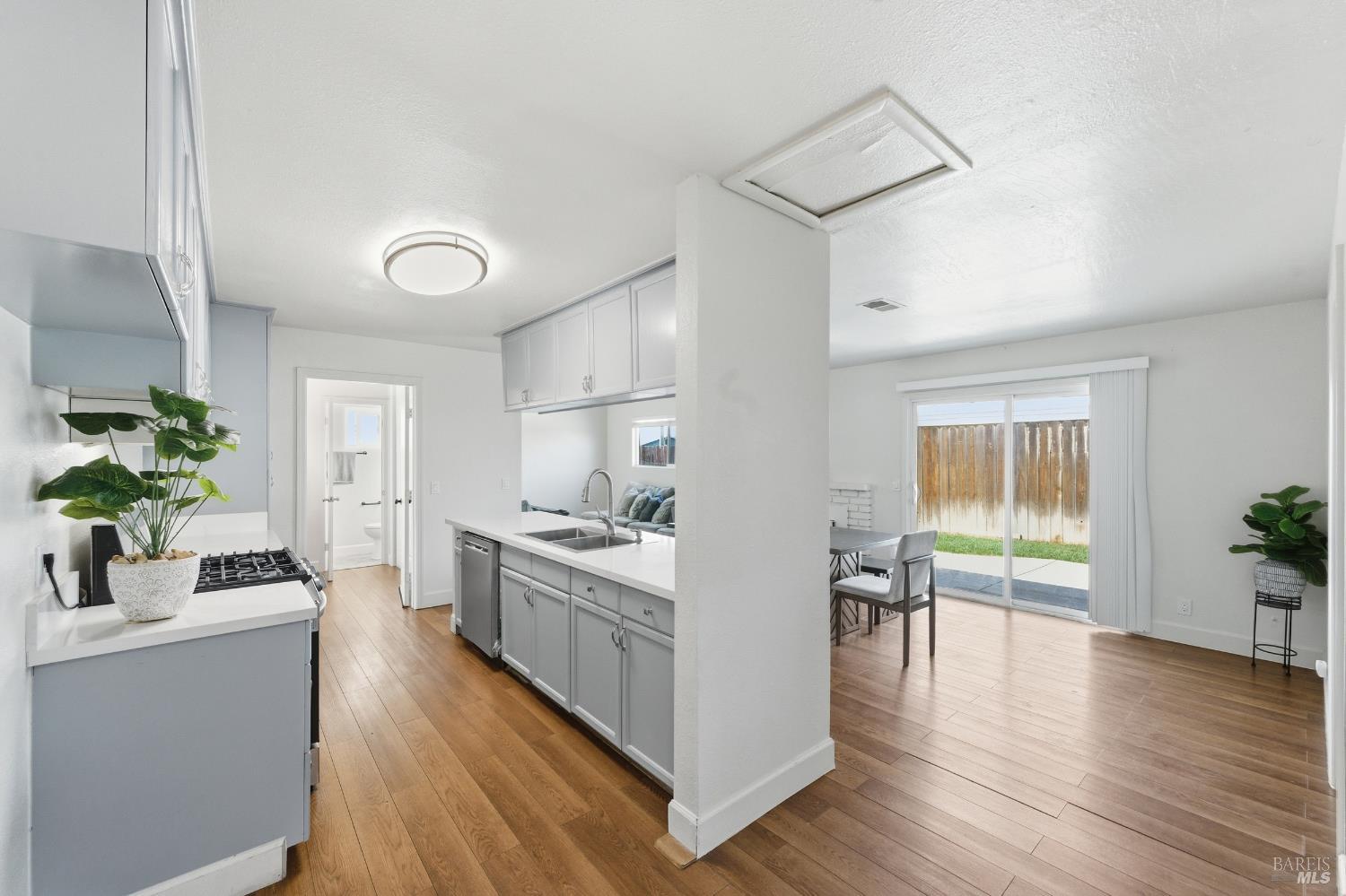 2049 Swan Way Fairfield, CA 94533 - Photo 8 of 36