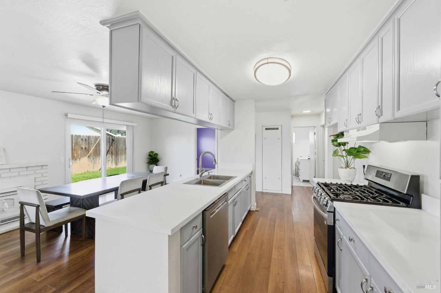 2049 Swan Way Fairfield, CA 94533 - Photo 9 of 36