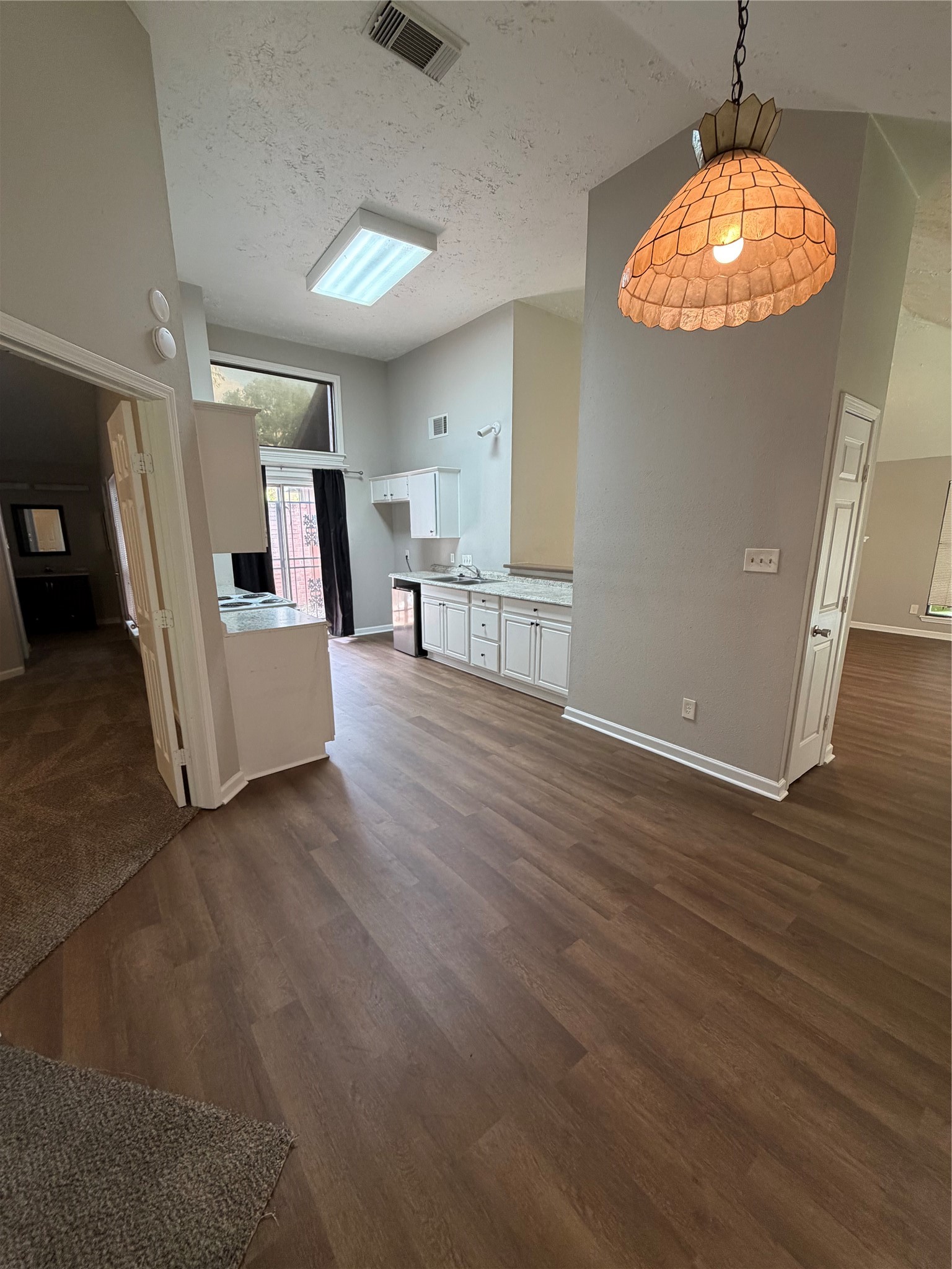 8662 Pearl Point Street Houston, TX 77044 - Photo 7 of 28 an entryway and livingroom with furniture