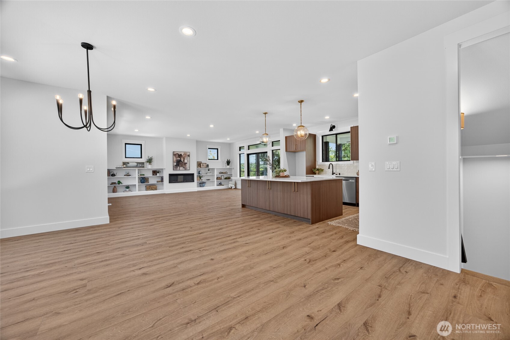 13820 Military Road East Puyallup, WA 98374 - Photo 2 of 38