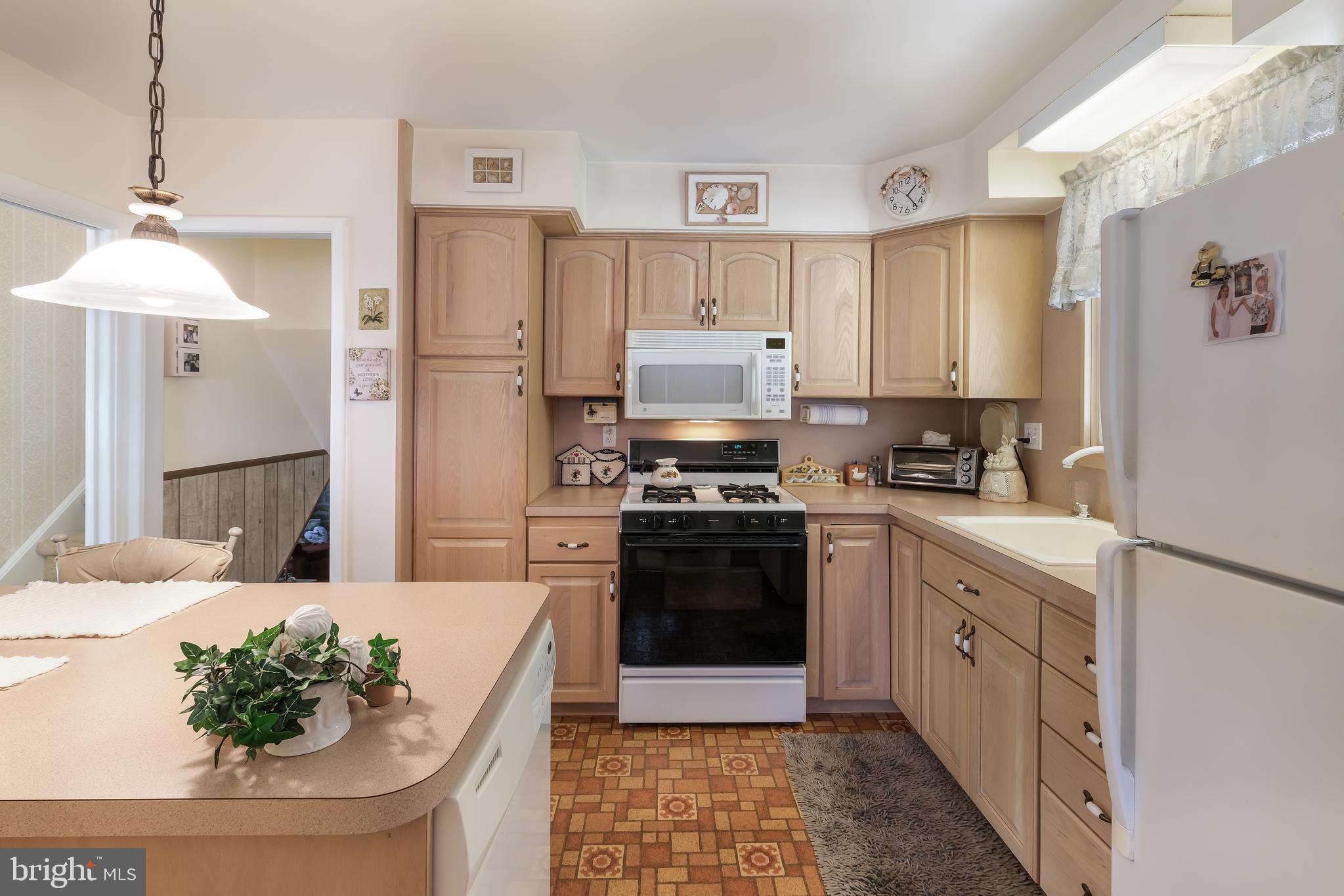 746 Violet Road Warminster, PA 18974 - Photo 11 of 31 Gallery Image 11