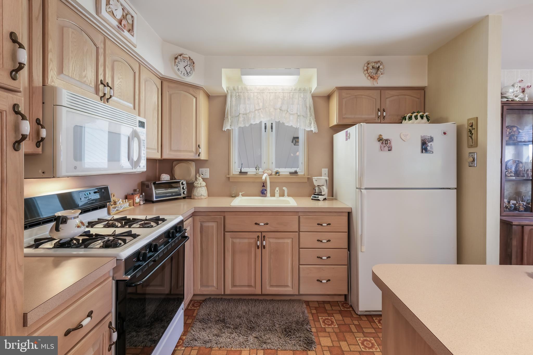 746 Violet Road Warminster, PA 18974 - Photo 13 of 31 Gallery Image 13