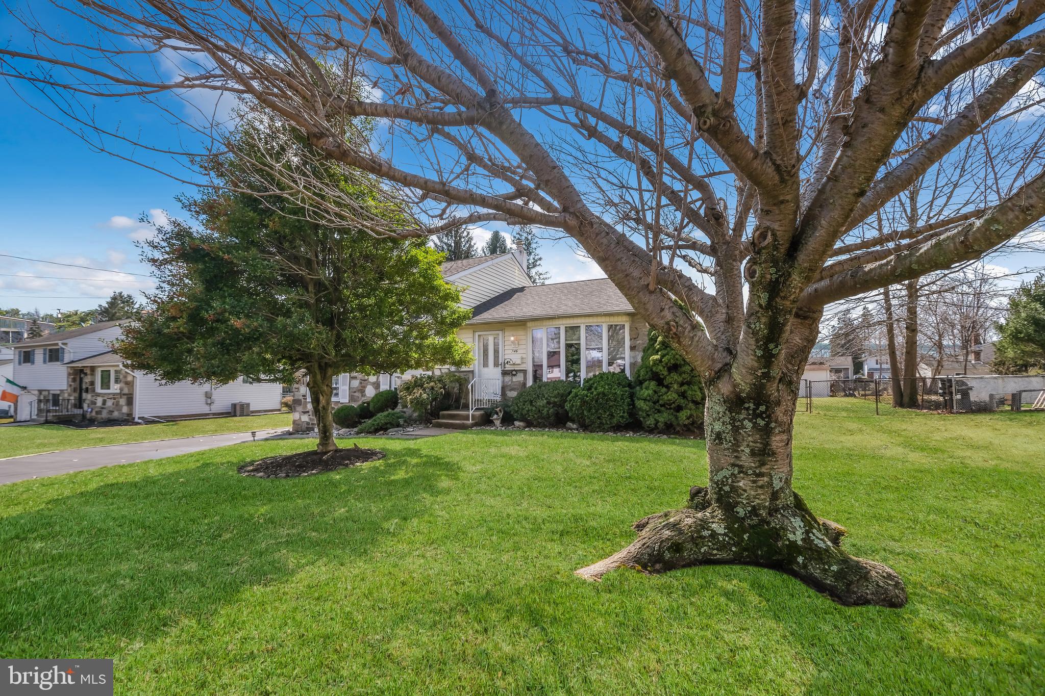 746 Violet Road Warminster, PA 18974 - Photo 3 of 31 Gallery Image 3