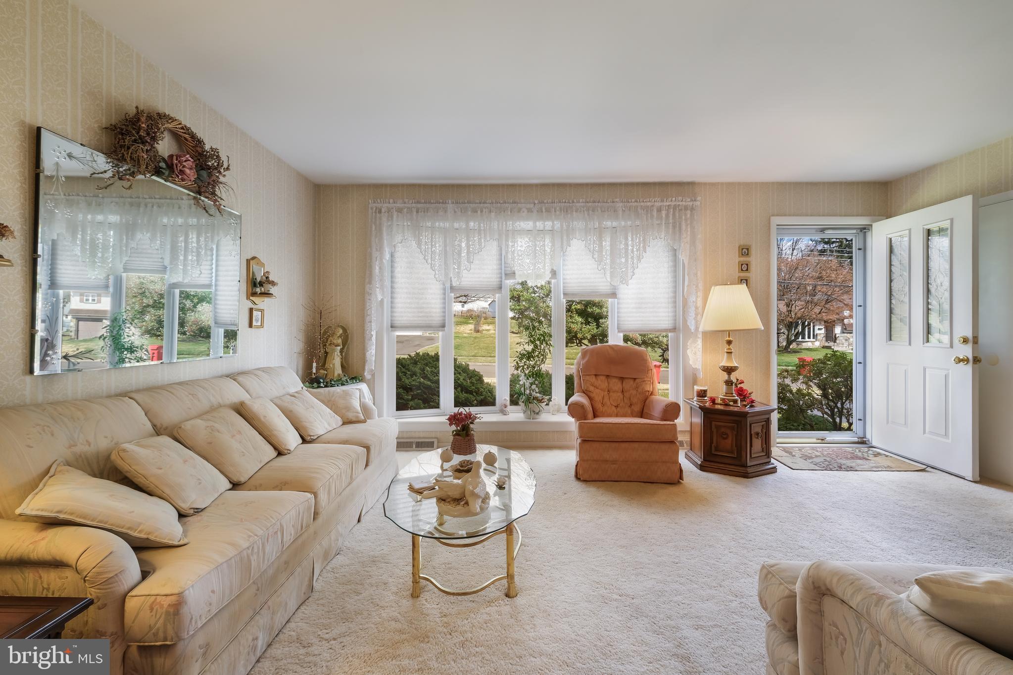 746 Violet Road Warminster, PA 18974 - Photo 5 of 31 Gallery Image 5