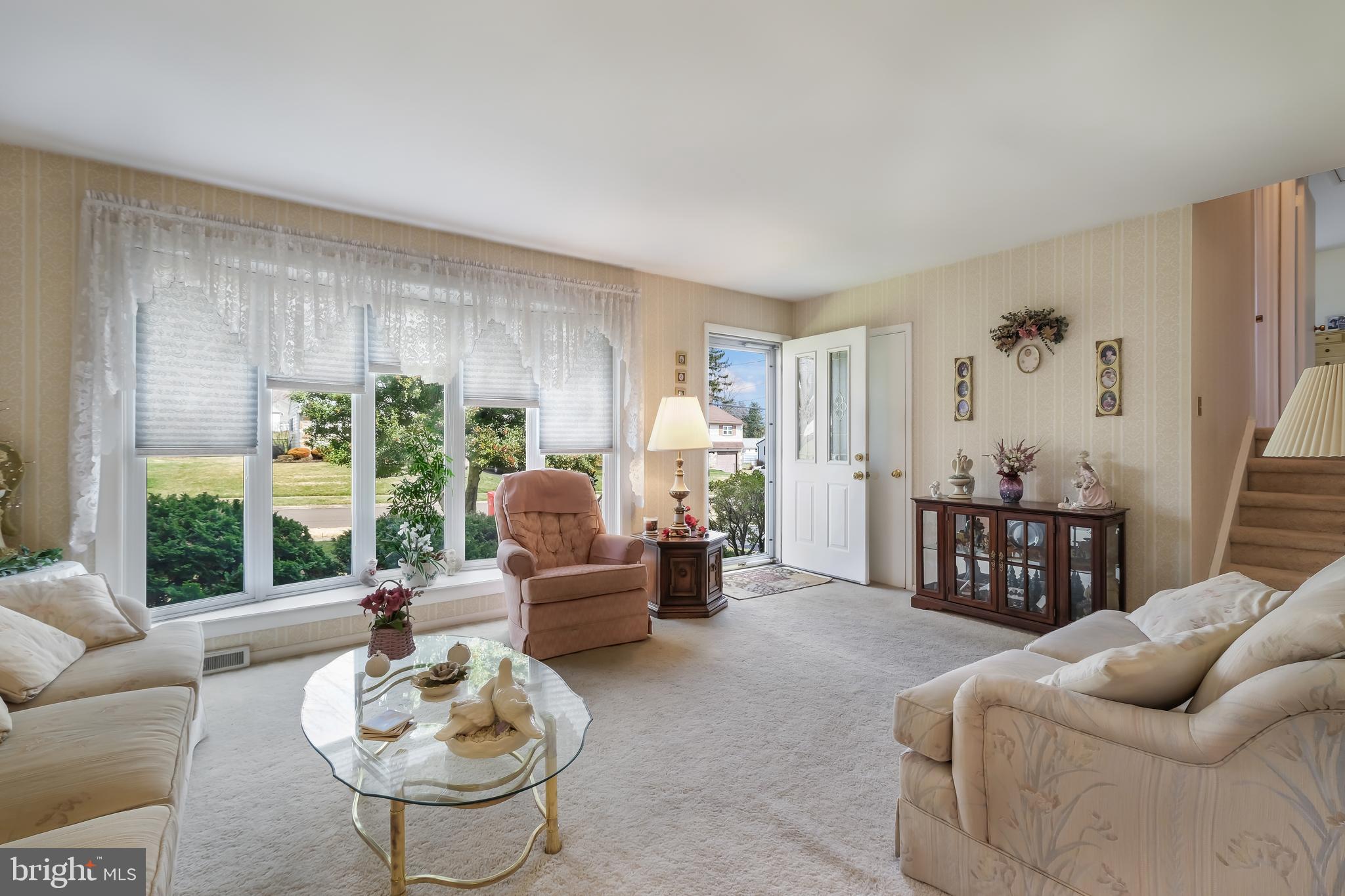 746 Violet Road Warminster, PA 18974 - Photo 6 of 31 Gallery Image 6