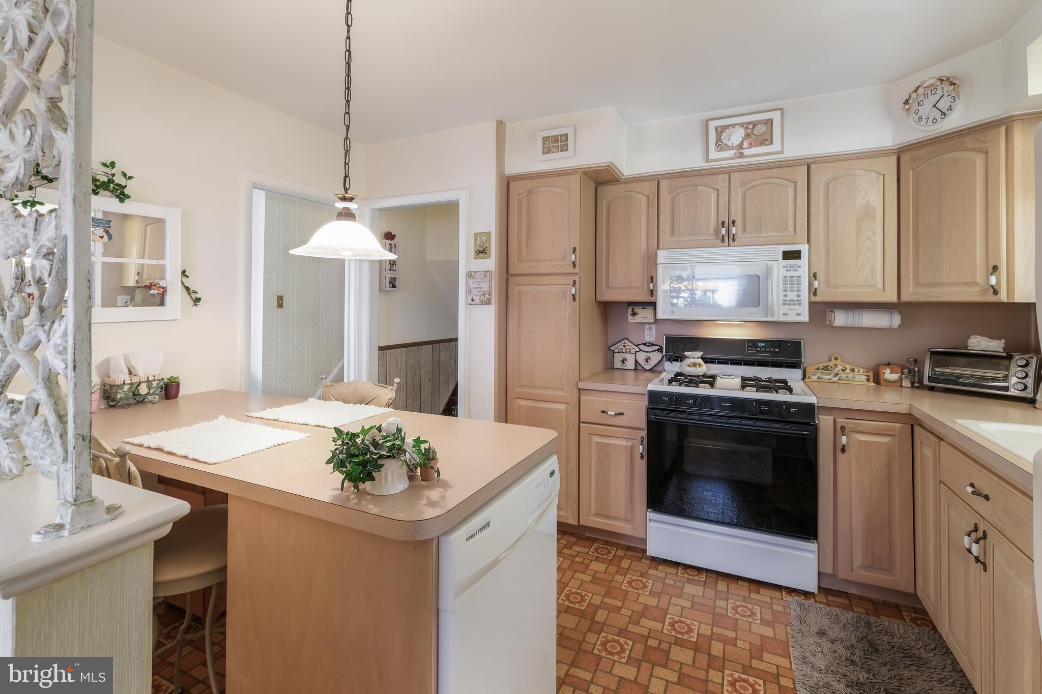 746 Violet Road Warminster, PA 18974 - Photo 10 of 31 Gallery Image 10