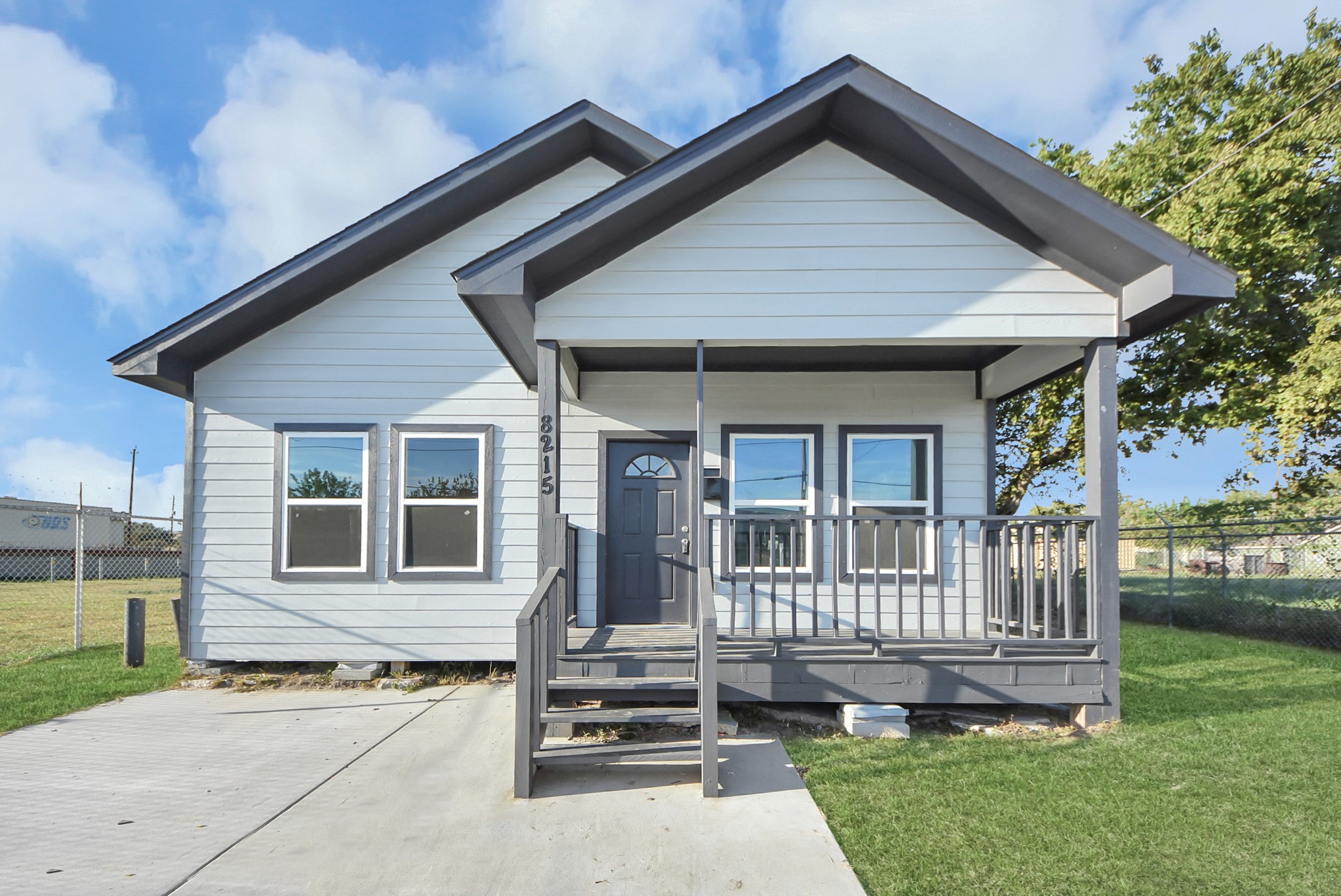 8215 La Porte Road Houston, TX 77012 - Photo 2 of 30 Gallery Image 2