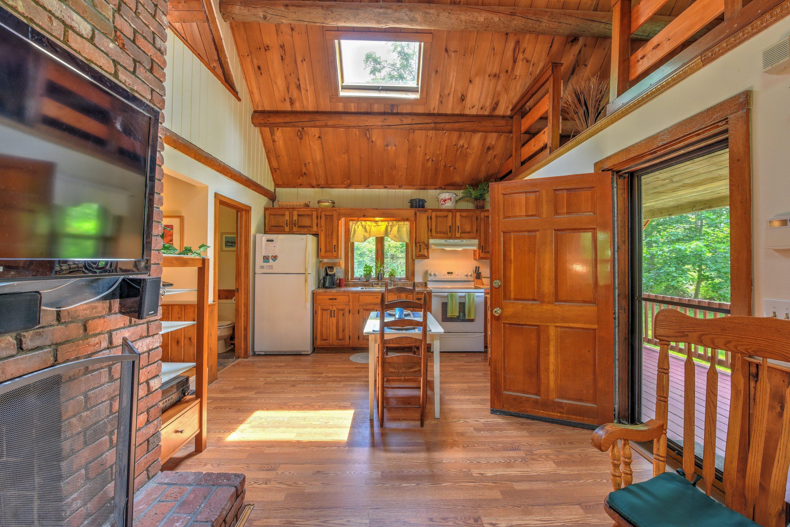12 Farmersville Road Sandwich, MA 02563 - Photo 5 of 18 kitchen table