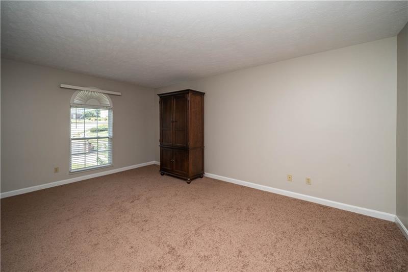 7 Wellington Court McKees Rocks, PA 15136 - Photo 11 of 25 Master bedroom - 12x17