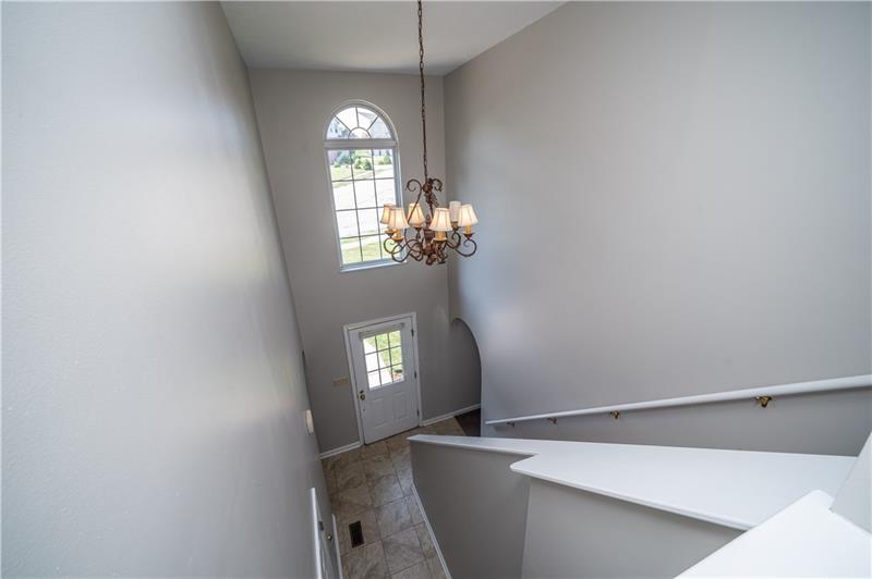 7 Wellington Court McKees Rocks, PA 15136 - Photo 18 of 25 Grand two-story foyer.