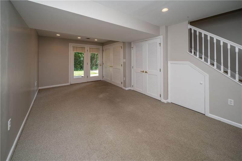 7 Wellington Court McKees Rocks, PA 15136 - Photo 19 of 25 Large finished lower level!