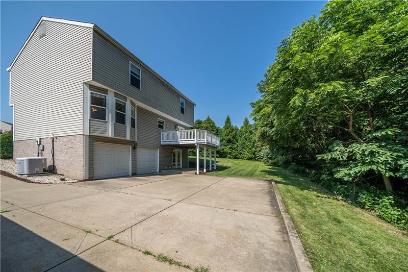 7 Wellington Court McKees Rocks, PA 15136 - Photo 21 of 25 Large drive provides generous room for parking.