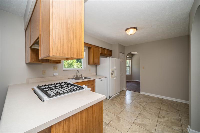 7 Wellington Court McKees Rocks, PA 15136 - Photo 6 of 25 Neutral kitchen is ready for your personal touch!