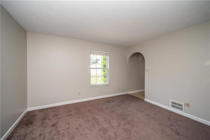 7 Wellington Court McKees Rocks, PA 15136 - Photo 9 of 25 Large living room located in the front of the house.