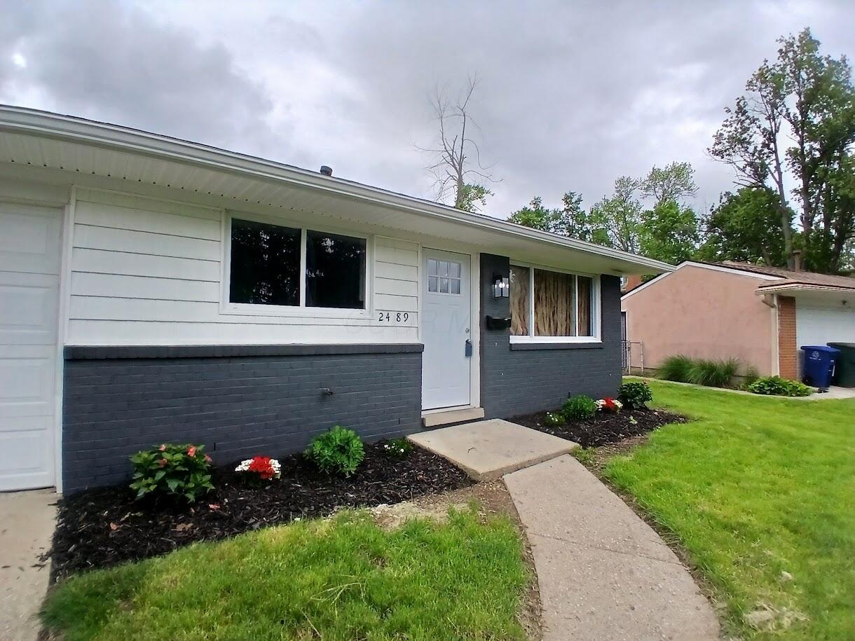 2489 Lipton Road Columbus, OH 43232 - Photo 2 of 26 front