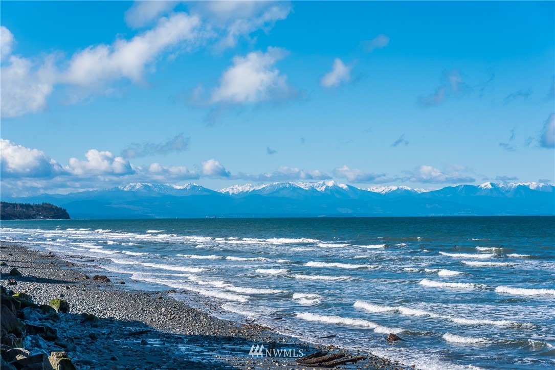 2575 West Beach Road Oak Harbor, WA 98277 - Photo 2 of 25 a view of a lake
