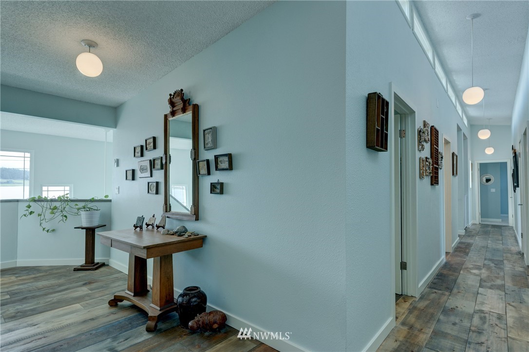 2575 West Beach Road Oak Harbor, WA 98277 - Photo 12 of 25 a view of a hallway with seating area