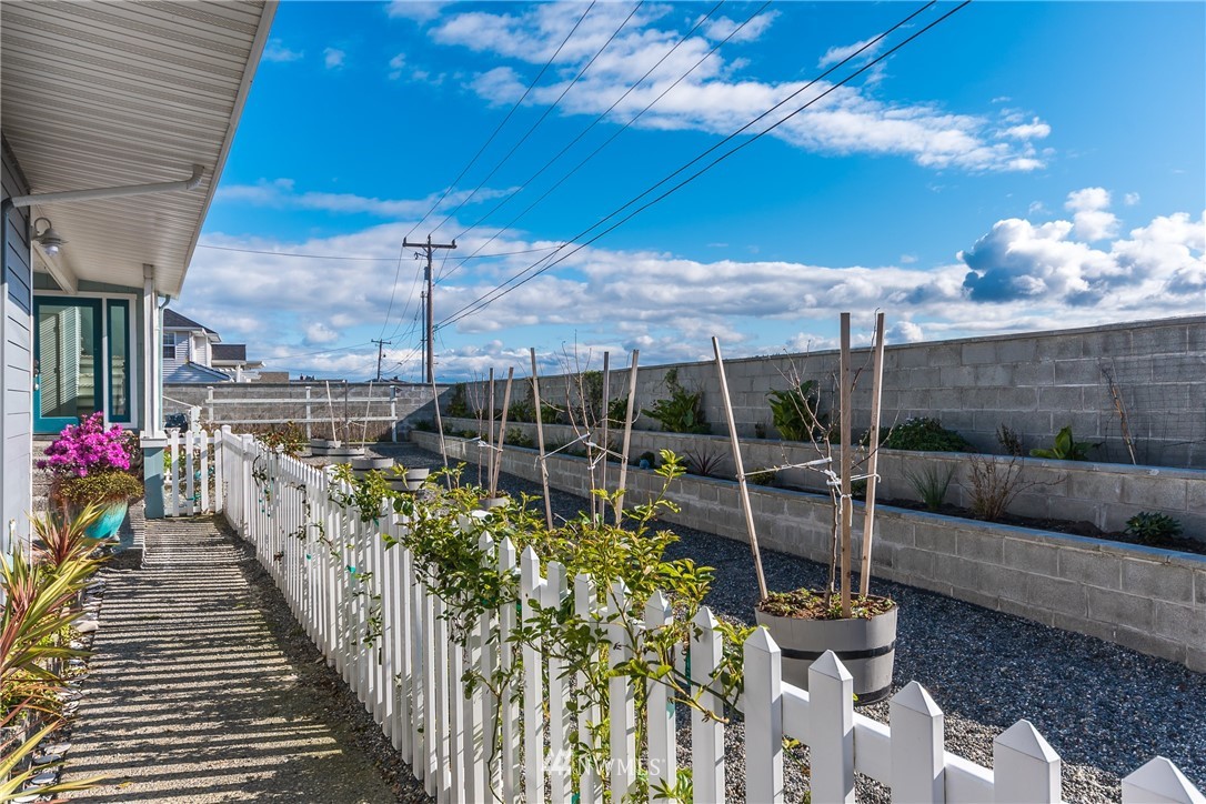 2575 West Beach Road Oak Harbor, WA 98277 - Photo 3 of 25 a view of a balcony with chairs
