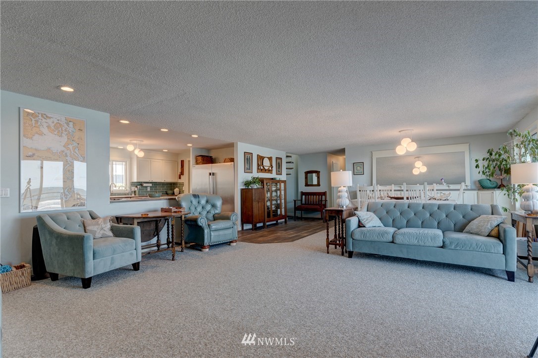 2575 West Beach Road Oak Harbor, WA 98277 - Photo 7 of 25 a living room with furniture and a couch