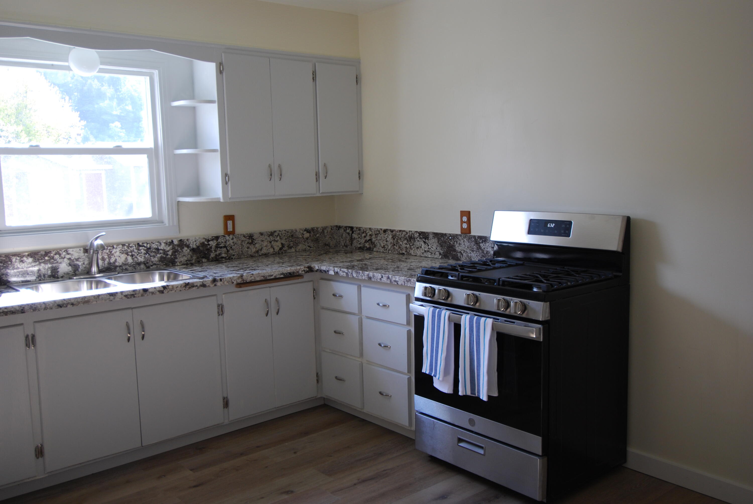 655 Rigby Avenue Rio Dell, CA 95562 - Photo 13 of 20 Kitchen