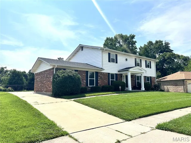 $3,495 | 826 Bergquist Drive, Ballwin, MO 63011