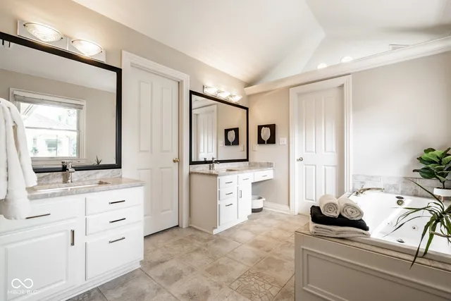 $865,000 | 11850 Arborhill Drive, Zionsville, IN 46077