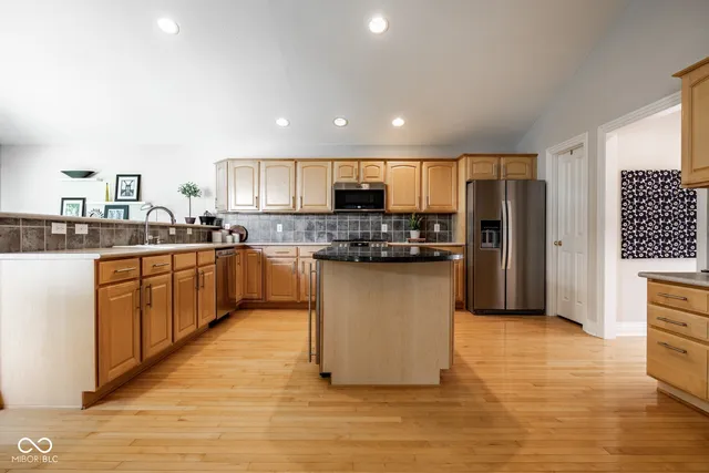 $865,000 | 11850 Arborhill Drive, Zionsville, IN 46077