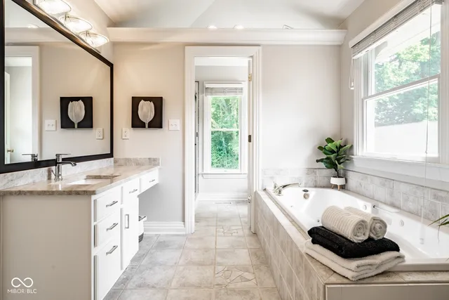 $865,000 | 11850 Arborhill Drive, Zionsville, IN 46077