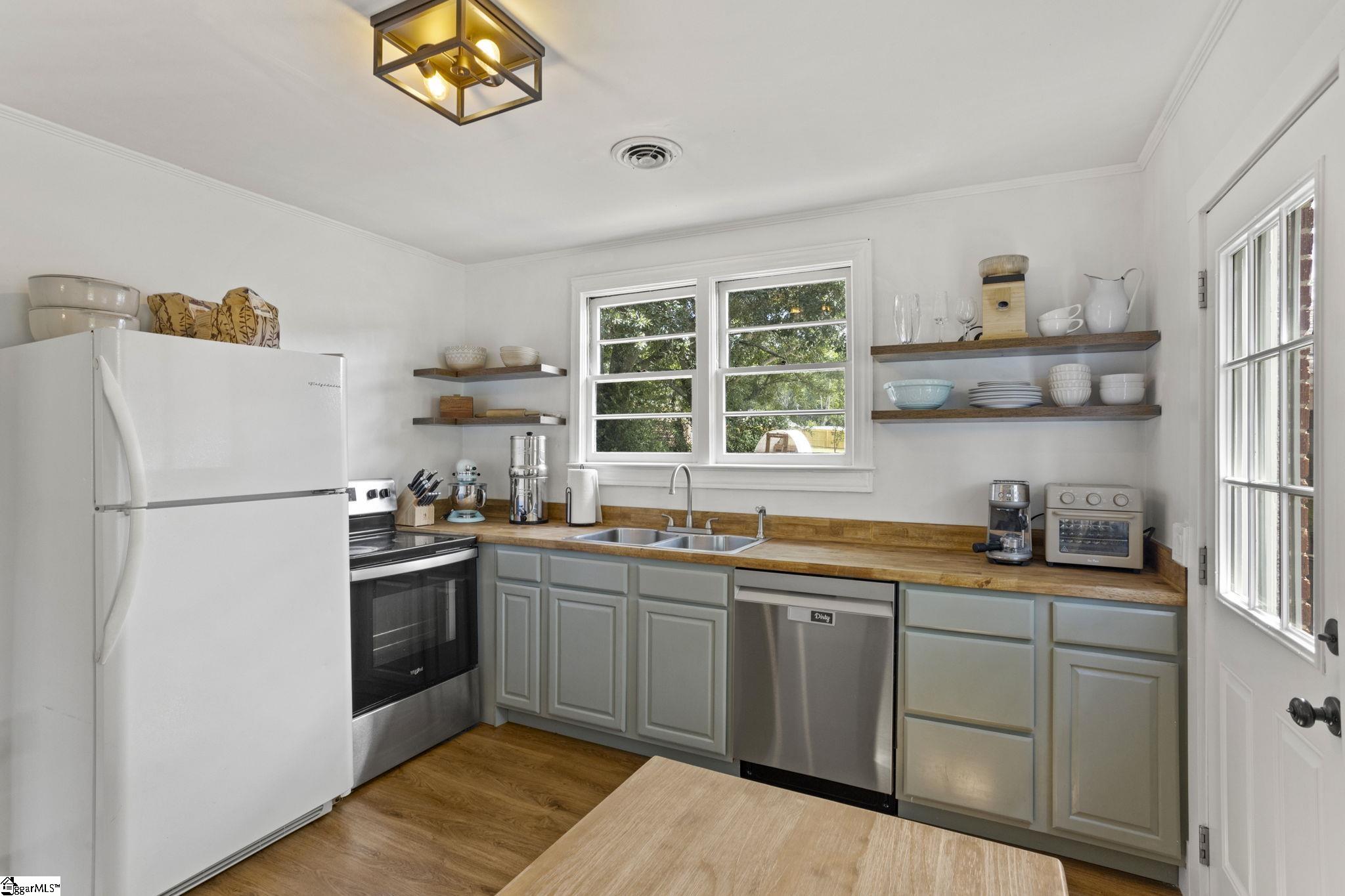 1902 Old Parker Road Greenville, SC 29609 - Photo 5 of 24