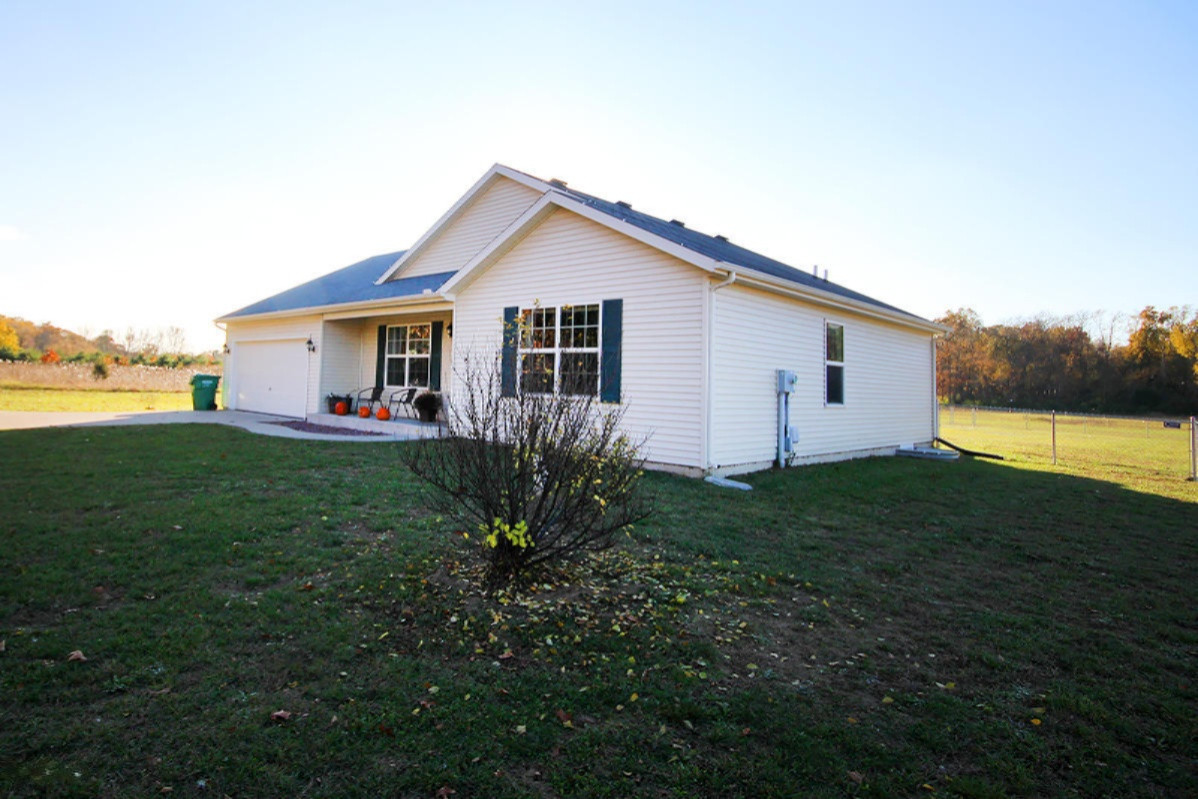 954 Leet Road Niles, MI 49120 - Photo 2 of 37 IMG_6409