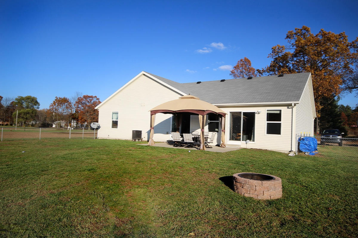 954 Leet Road Niles, MI 49120 - Photo 4 of 37 IMG_6424