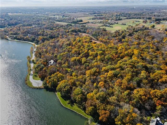 $450,000 | 2190 Wallace Way, Stilwell, KS 66085