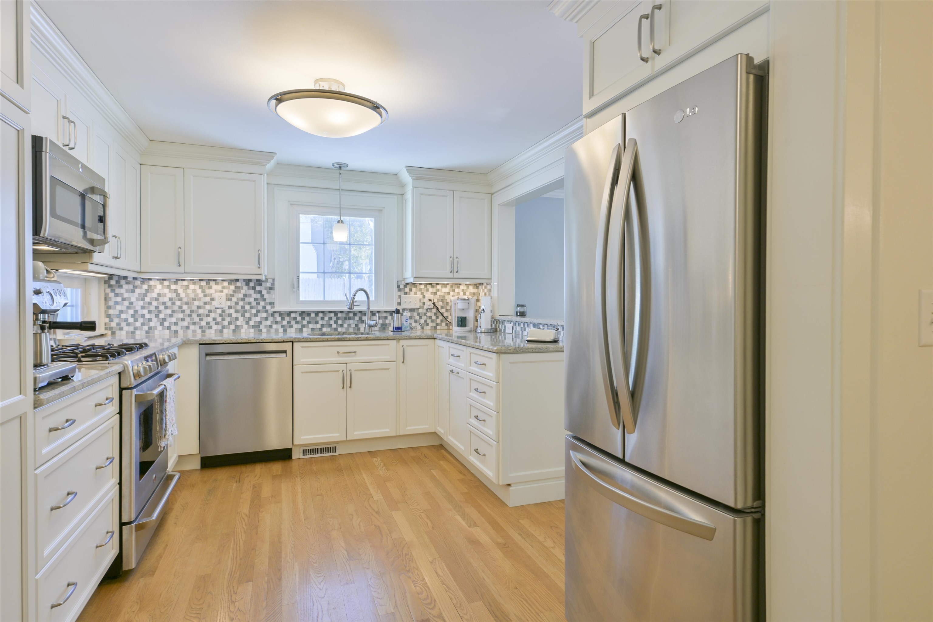226 North Street Manchester, NH 03104 - Photo 8 of 58