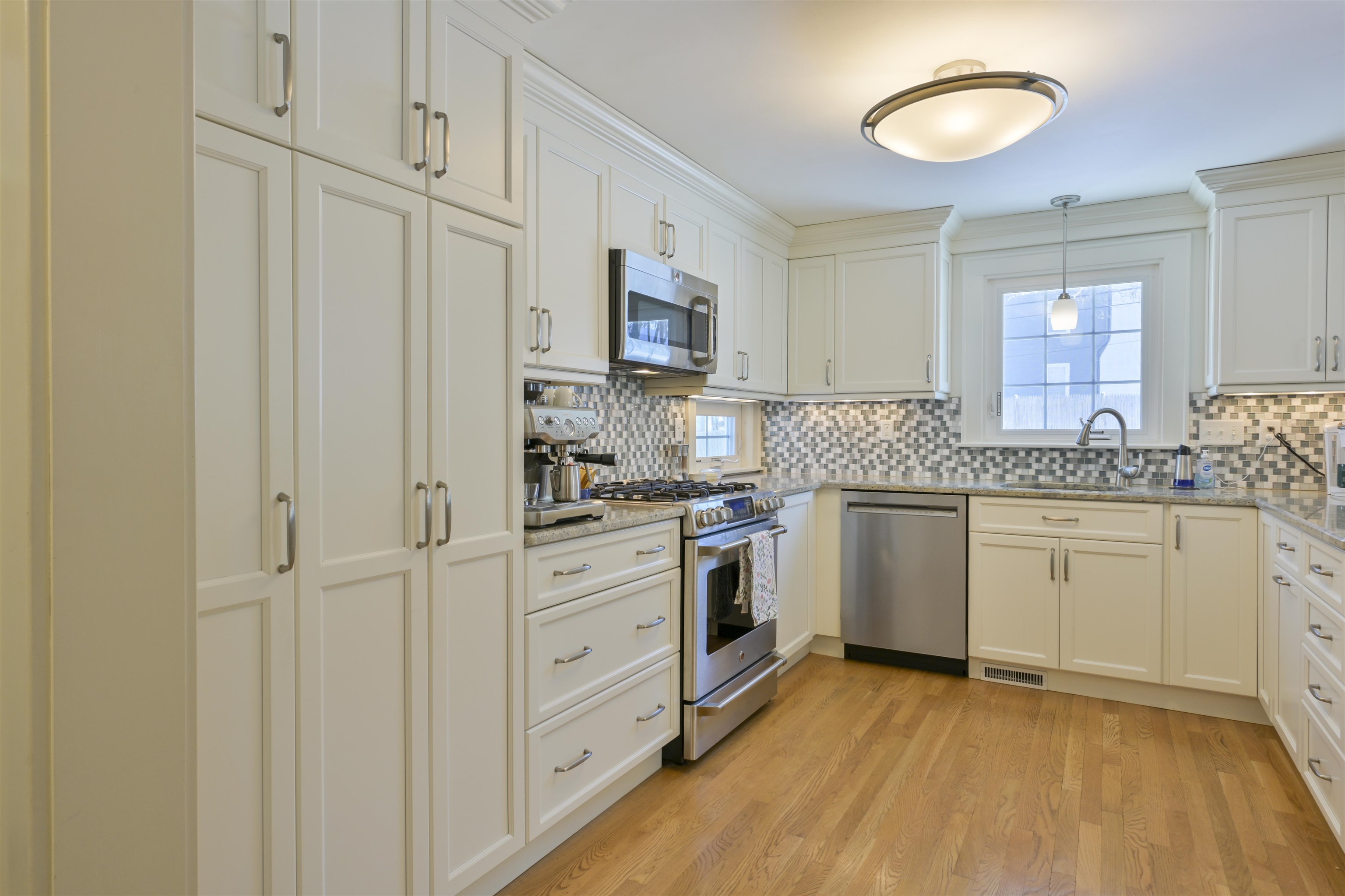 226 North Street Manchester, NH 03104 - Photo 9 of 58